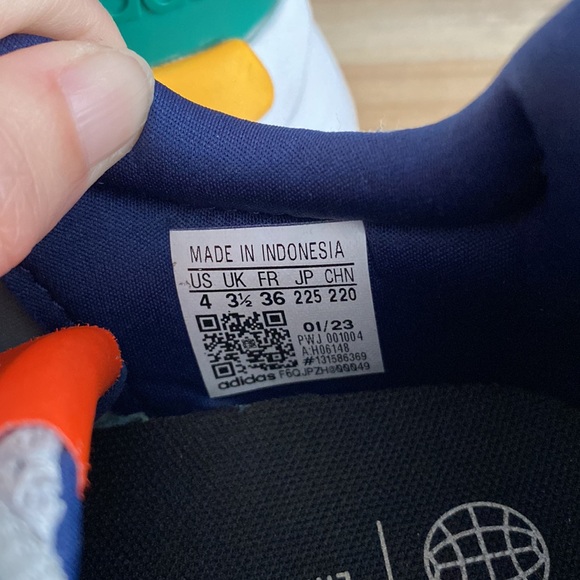 Adidas Racer TR21 Running Shoes, size 4 - Picture 6 of 7